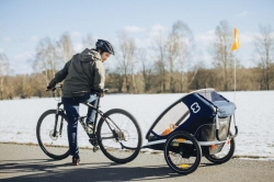 HAMAX Outback One - jednomístný vozík za kolo vč. ramena + kočárkový set - Navy Blue, polohovací